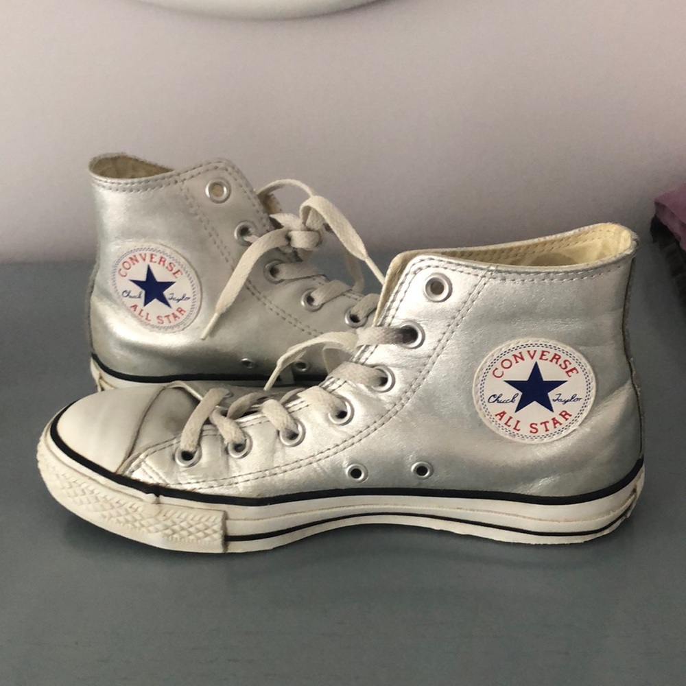 Silver Converse High Tops Men’s 5.5”/Women’s 7.5”